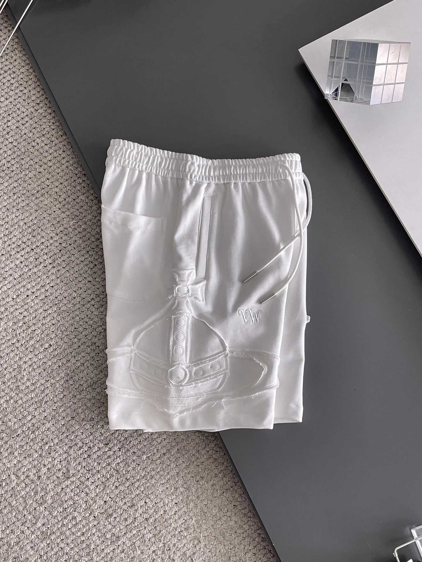 The Queen Mother's three-standard complete 2025 summer New Arrival men's casual shorts, advanced custom-made Breathable fabric, Breathable fabric, extremely stretchy and comfortable, impeccable details, top-grade accessories, original logo design concept, delicate and soft feel! The upper body fit is awesome! Size: M-XXXL Please state your height and weight when ordering